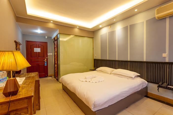 Flower Hotel Chengdu Room photo